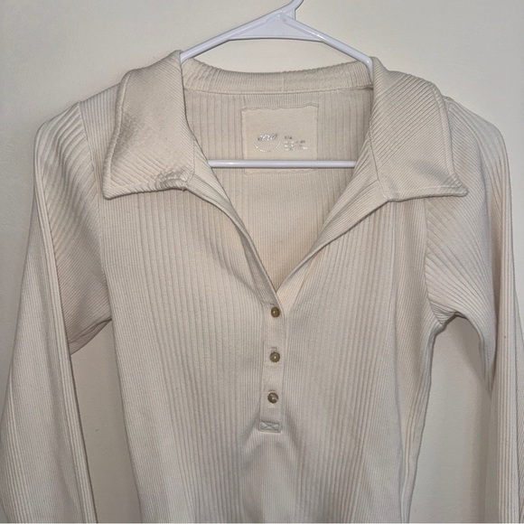 Aerie Cream Beige White Ribbed Longsleeve Collar Medium - Picture 3 of 5